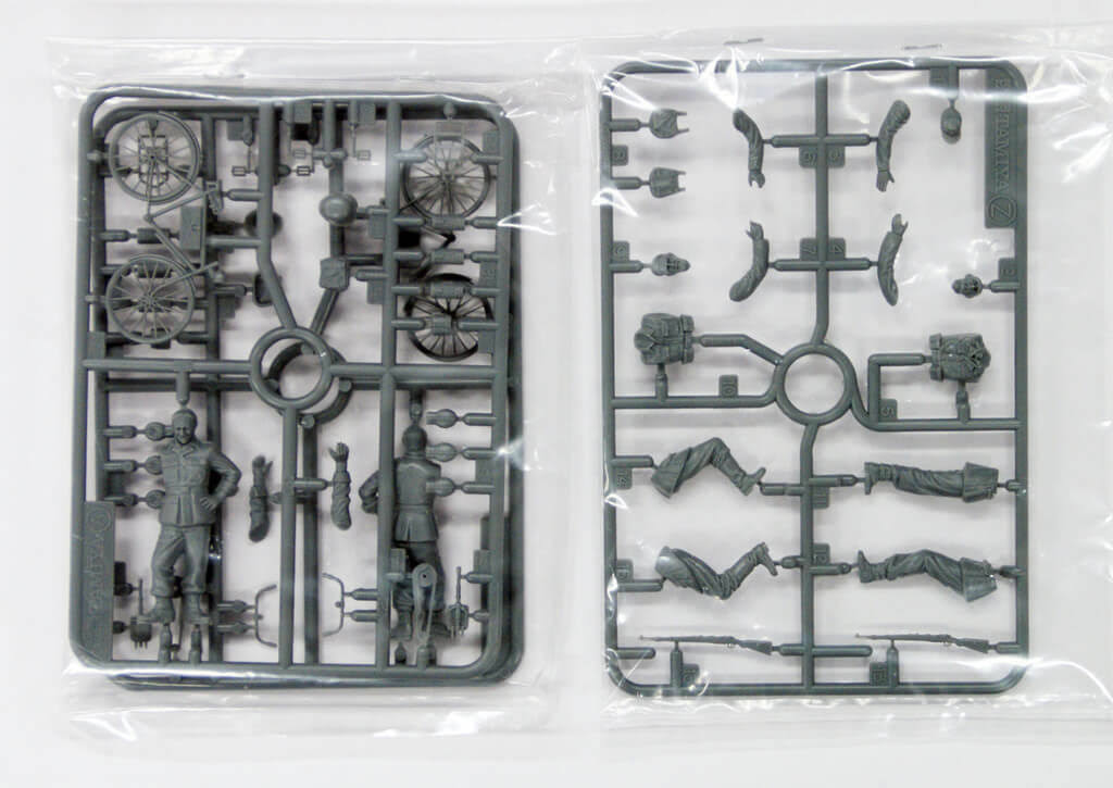 German Soldiers with Bicycles 1/35 scale kit R22973