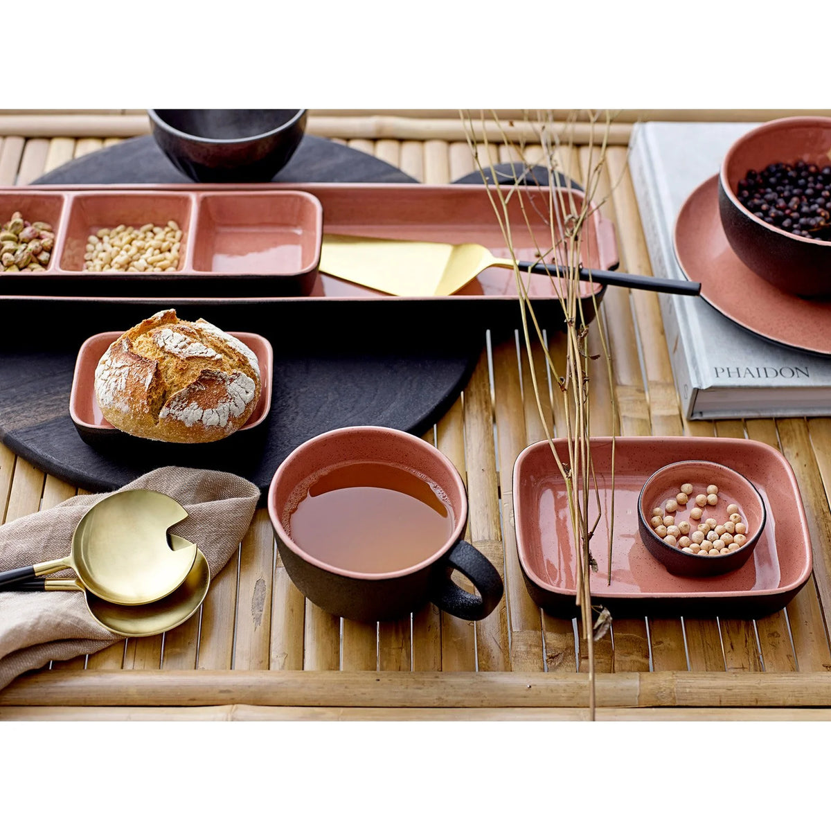 Acacia Wood Round Cutting Board P970