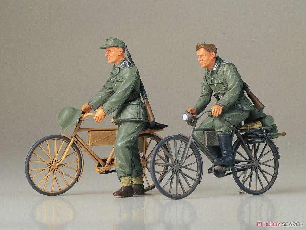 German Soldiers with Bicycles 1/35 scale kit R22973