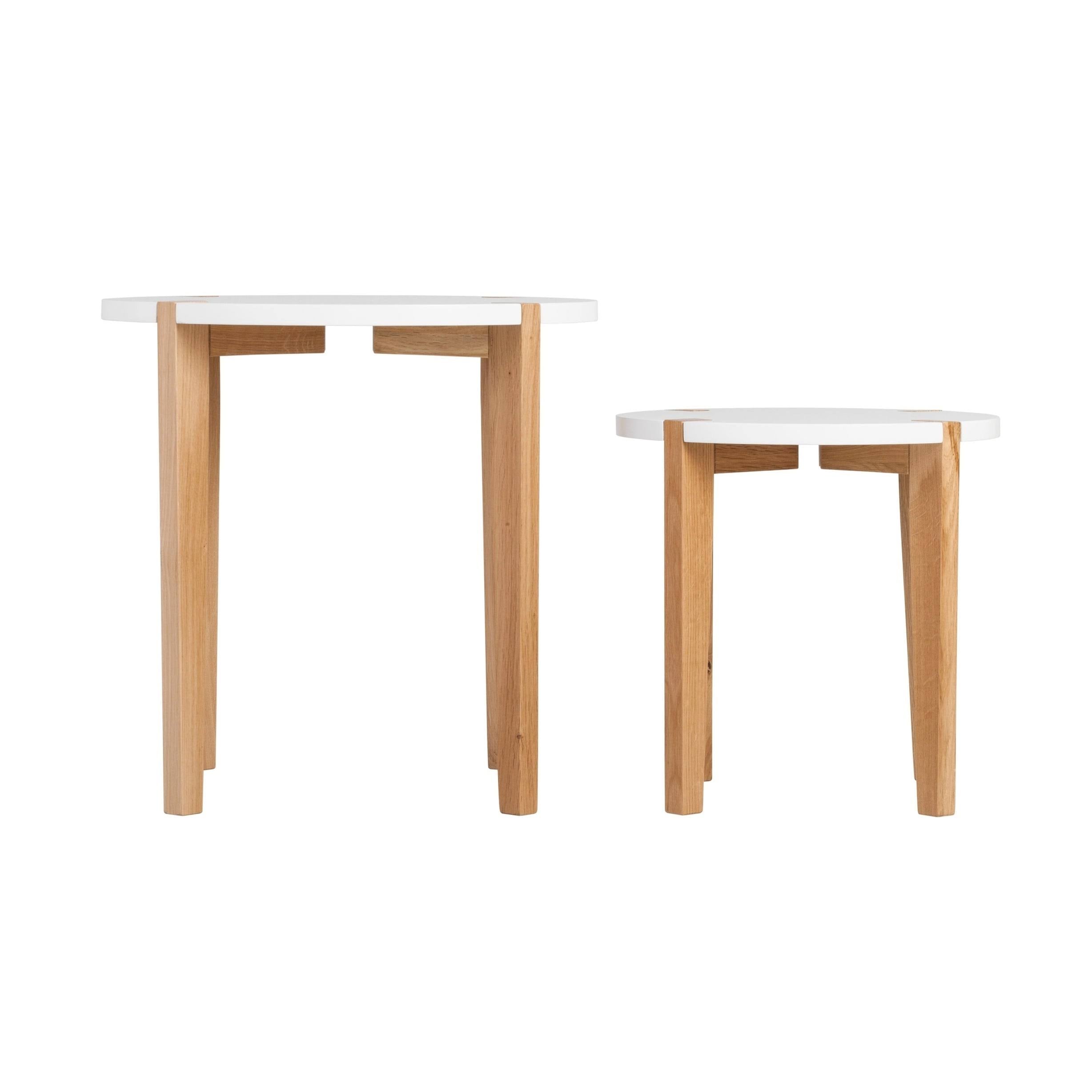 White Oak Round Nesting Side Tables (Set of 2) E772675