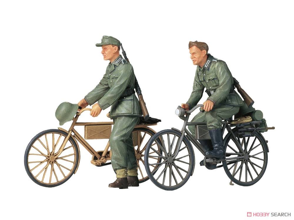 German Soldiers with Bicycles 1/35 scale kit R22973
